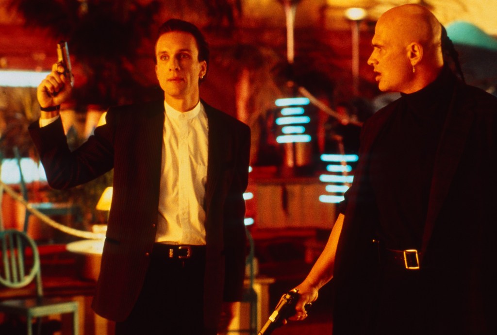 Peter Greene as Dorian Tyrell in The Mask, holding a gun.