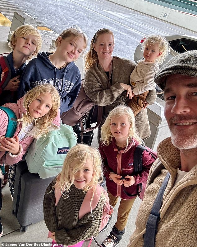 Family selfie of James Van Der Beek, his wife Kimberly, and their six children.