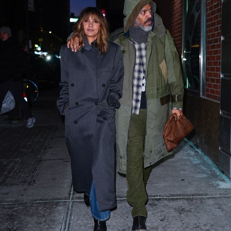 Halle Berry and her boyfriend, Van Hunt, took a nighttime stroll in New York City. - pagesix