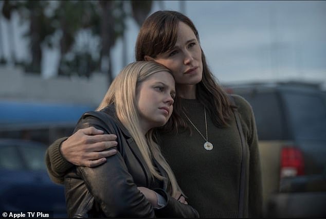 Jennifer Garner as Hannah Hall in The Last Thing He Told Me season two on Apple TV+.