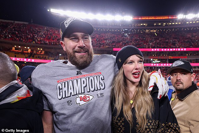 Fans pack 1587 Prime hoping to spot Taylor Swift amid the restaurant's celebrity buzz