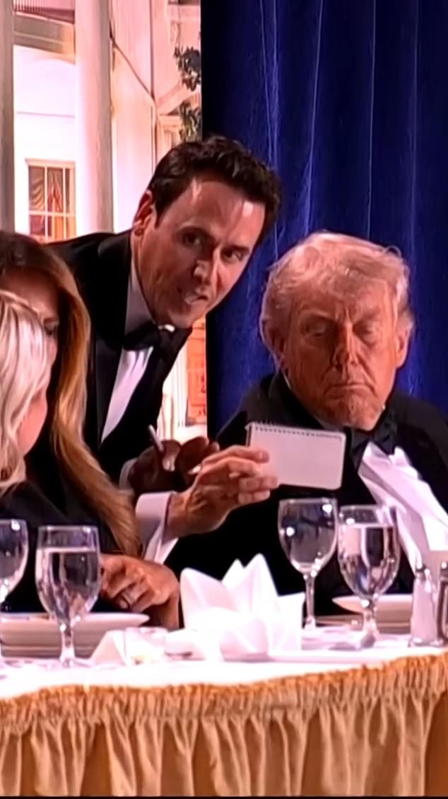 Oz Pearlman holds up his notepad during a name-reveal trick at the White House Correspondents' Dinner, moments before the security scare.