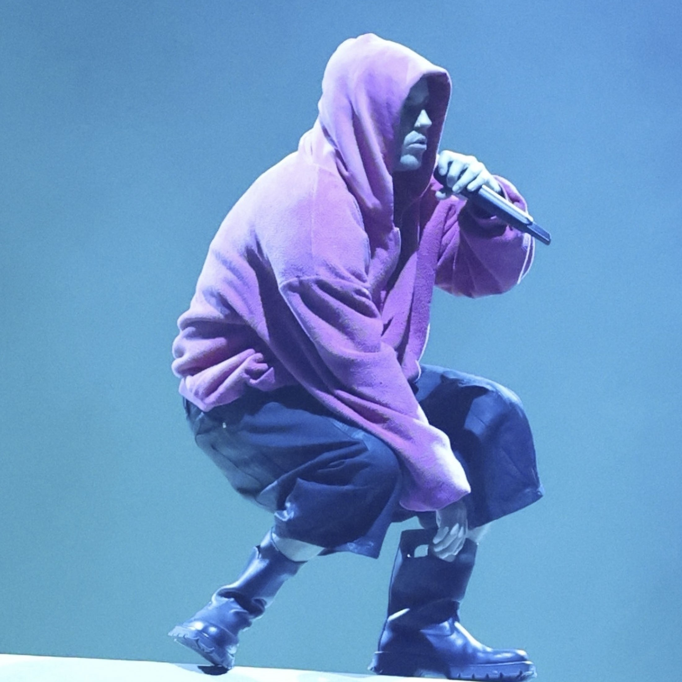 She didn't "want to see no ads" during Bieber's set. - The Daily Stardust / BACKGRID