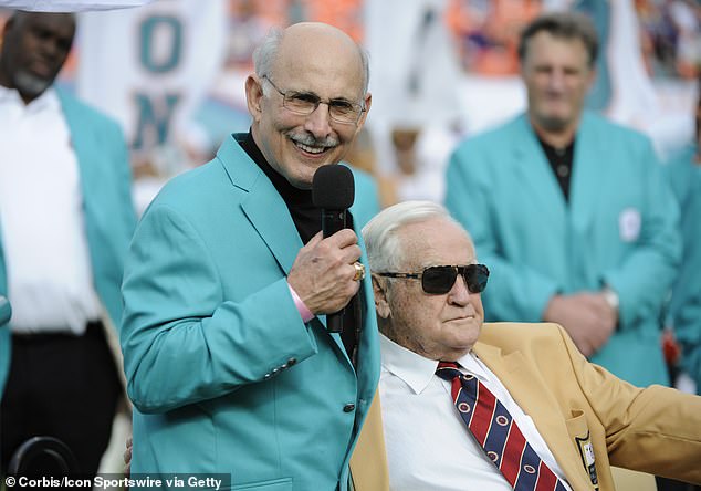 Manny Fernandez with head coach Don Shula during his induction into the Miami Dolphins Honor Roll in 2014