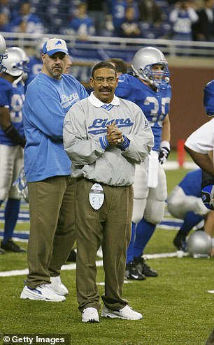 Sherman Lewis on the Detroit Lions sideline as offensive coordinator in 2002