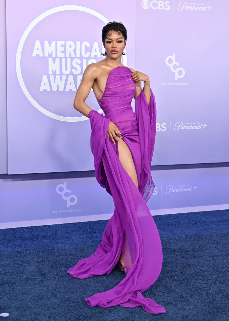 Teyana Taylor in a dramatic purple gown on the AMAs red carpet.
