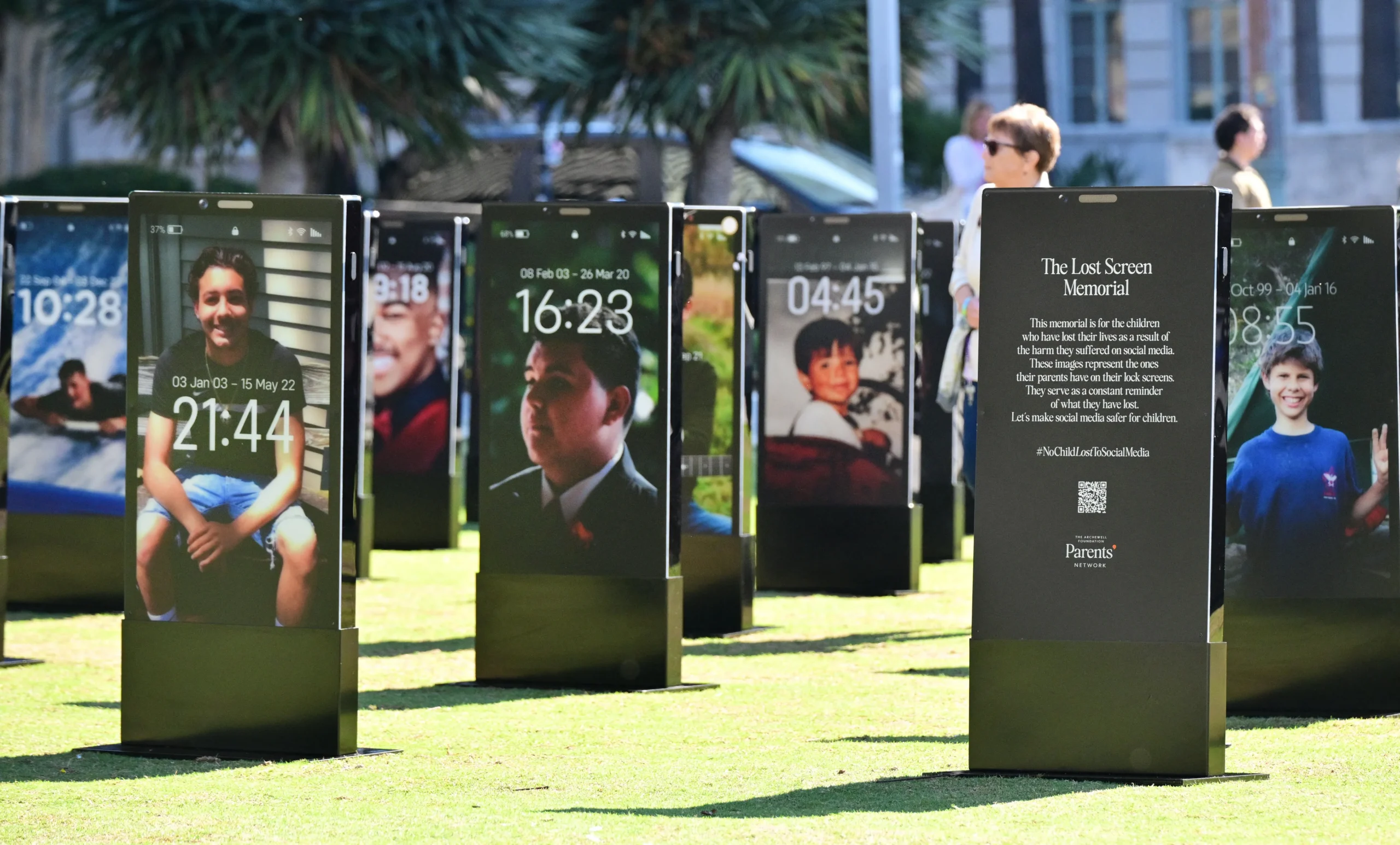 The Lost Screen Memorial installation of illuminated phone-like displays in Geneva.