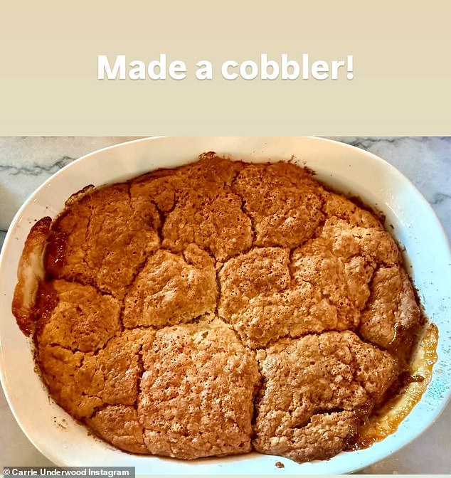 Carrie Underwood's Instagram Story showing a freshly baked cobbler