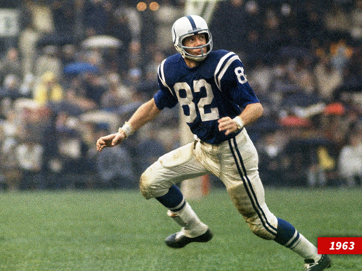 Raymond Berry runs a route for the Baltimore Colts in the early 1960s.