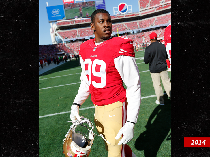 Aldon Smith rushes the passer during a San Francisco 49ers game.